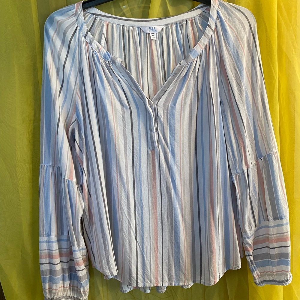 Time and Tru XXXL (22) long sleeve shirt with decorative sleeves.
